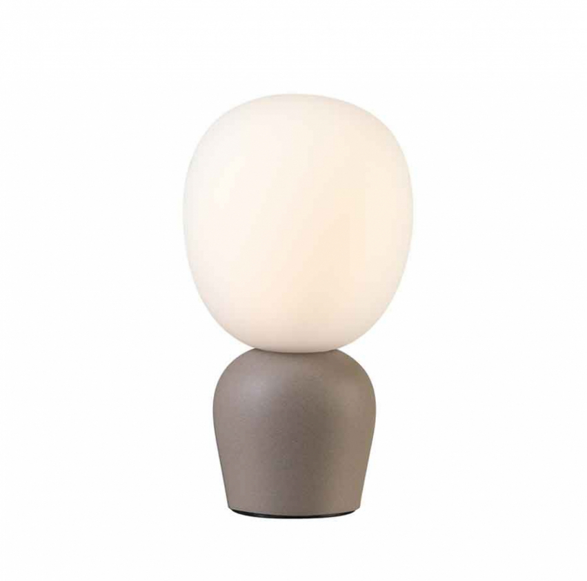 Design bordslampan Buddy i sandstruktur/opal från svenska varumärket Belid