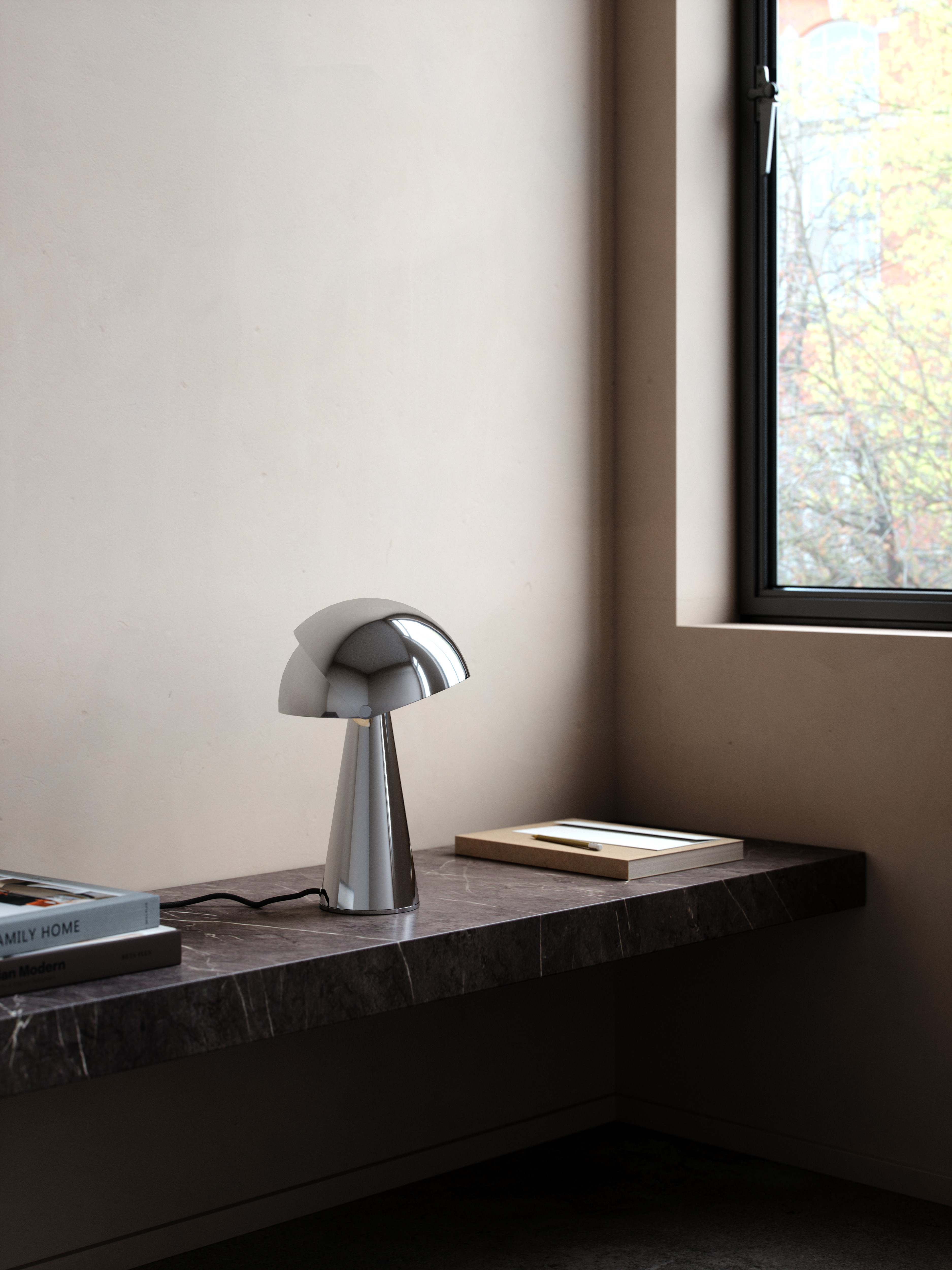svamp bordslampa Align från design for the people i blank krom 