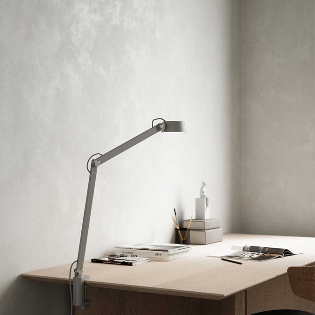 Nobu skrivbordslampa grå från Design for the people