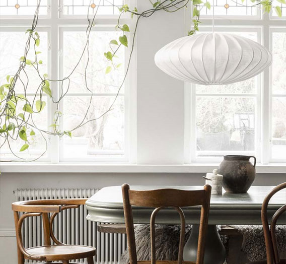 Den snygga och trendiga taklampan Ellipse Linne vit 65 cm från Watt & Veke - Kökslampan för det skandinaviska hemmet
