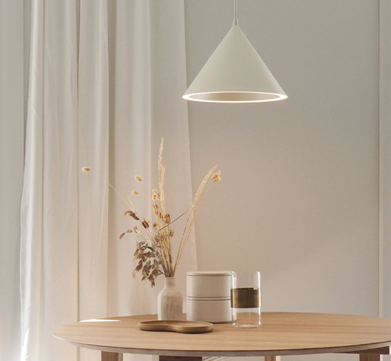 Taklampa och kökslampa Annular vit från danska varumärket Woud