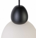 Nrbild p Buddy taklampans och dess snygga svarta struktur p lampans verdel.