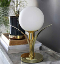 Nrbild av Savoy bordslampa i mssing frn globen lighting p marmor bricka 