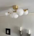 Trendig och stilren plafond Molekyl mssing med vitt opalglas frn scan lamps