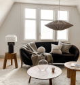 Modernt vardagsrum med textil taklampan Franso i beige, lampan har fransar