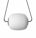 Epli taklampa med en liggande stil, lampan har en stor avlng glaskupa.