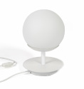 Plaat vit bordslampa med vit bas och en vit glaskupa, en mindre bordslampa 